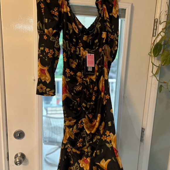 Black Floral Puff Sleeve Ruched Detail Frill Hem Midi Dress - Picture 3 of 4